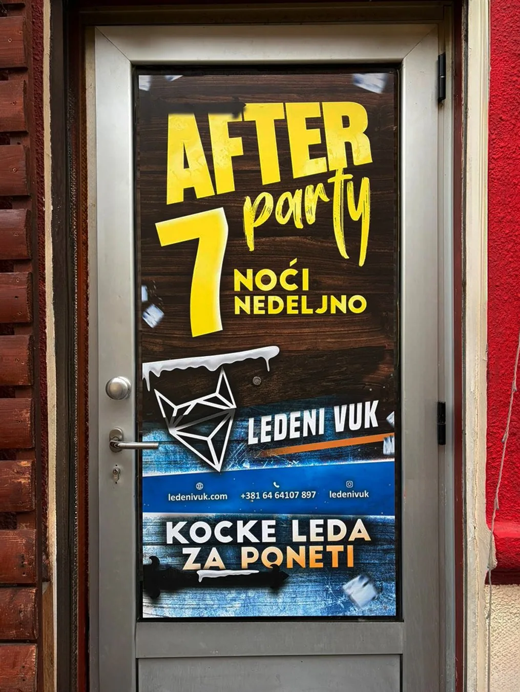 Grafički dizajn reklamnog materijala velikog formata – Tapete za vrata i prozor